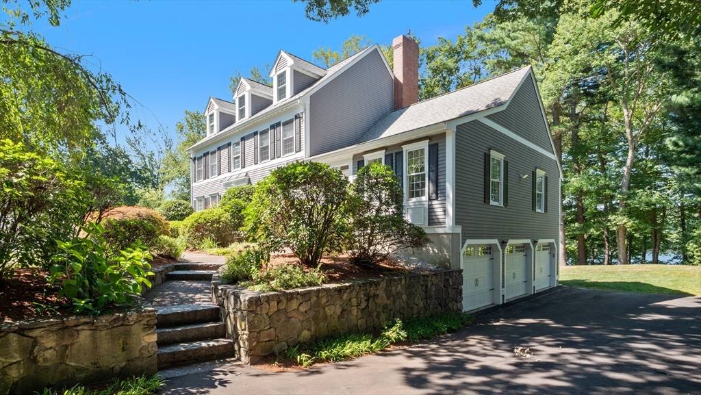 27 Rivercrest Dr, West Newbury, MA 01985