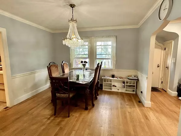 Newton, MA 02464,15 Roundwood