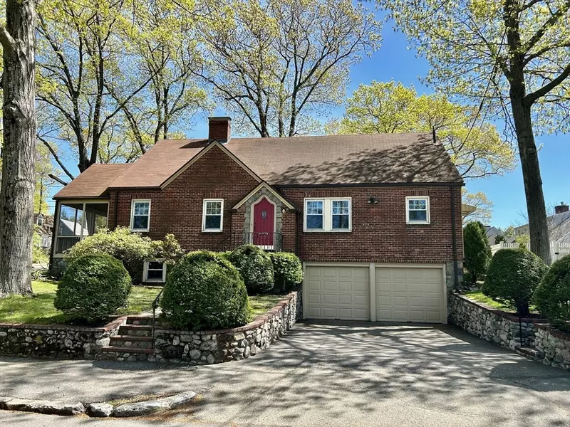 15 Roundwood, Newton, MA 02464