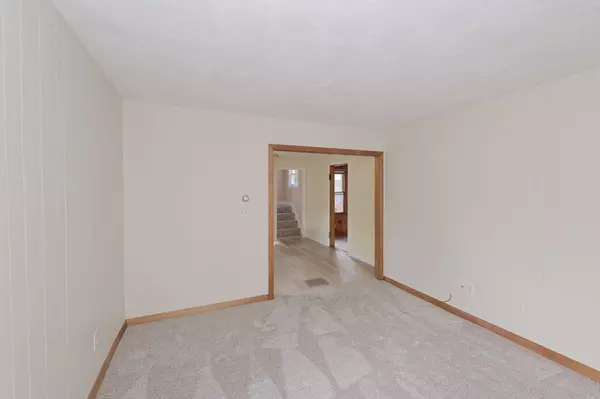 Northbridge, MA 01588,82 High St #82