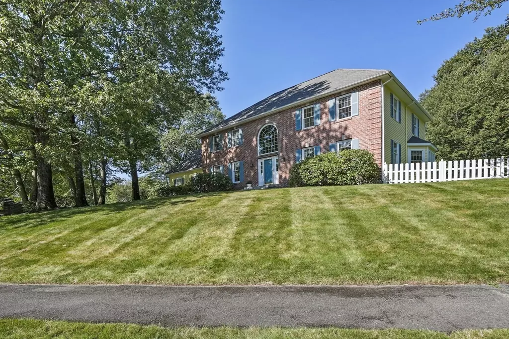 Shrewsbury, MA 01545,11 Country Way