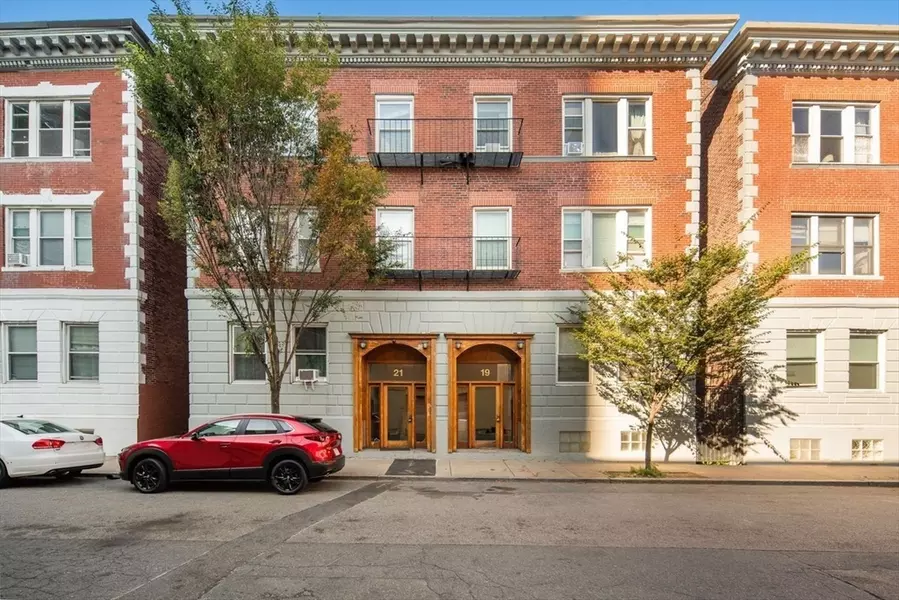 21 Aberdeen St #3, Boston, MA 02215