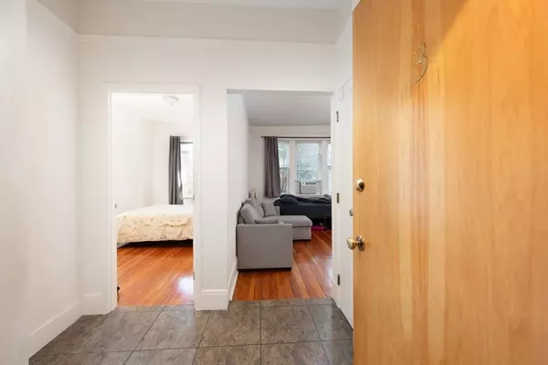 Boston, MA 02215,21 Aberdeen St #3