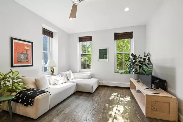 Boston, MA 02118,30-34 E Concord St #11