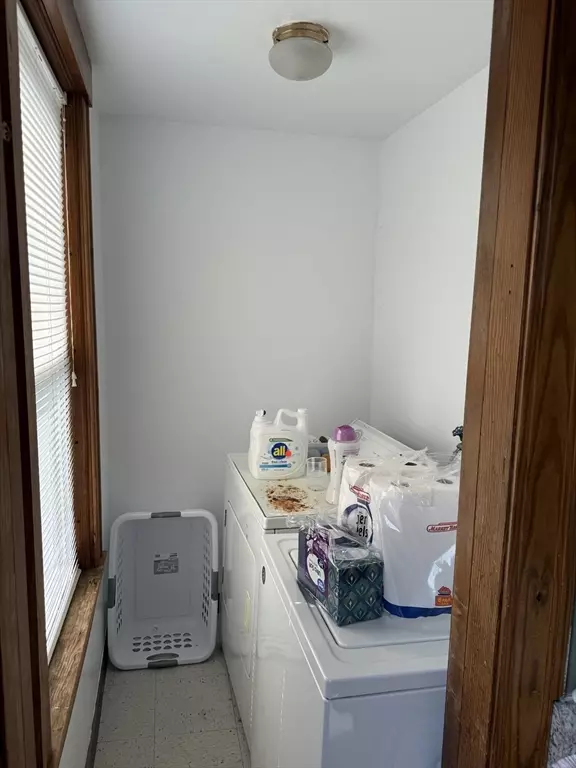 Worcester, MA 01610,32 Clifton St #2