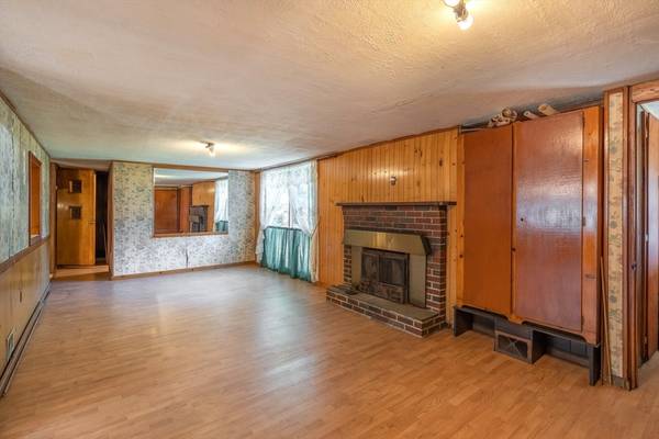 Brookfield, MA 01506,70 Quaboag St