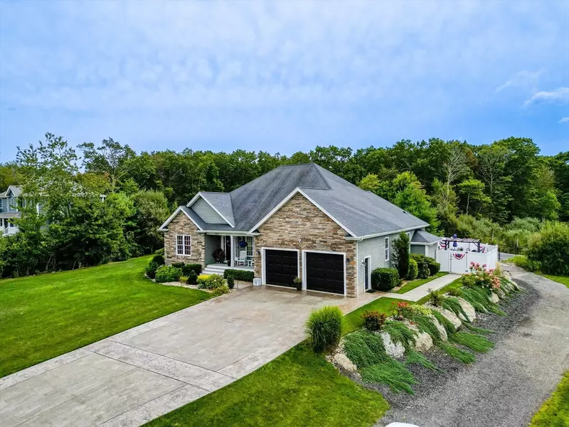 100 Oxford Lane, Swansea, MA 02777