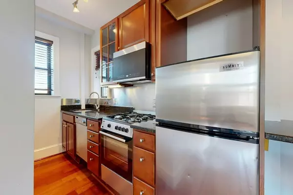 Boston, MA 02115,75 Burbank St #501