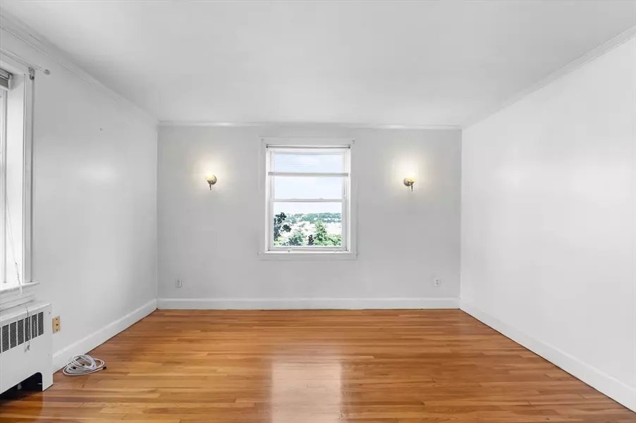 31 Chestnut St #4, Worcester, MA 01609