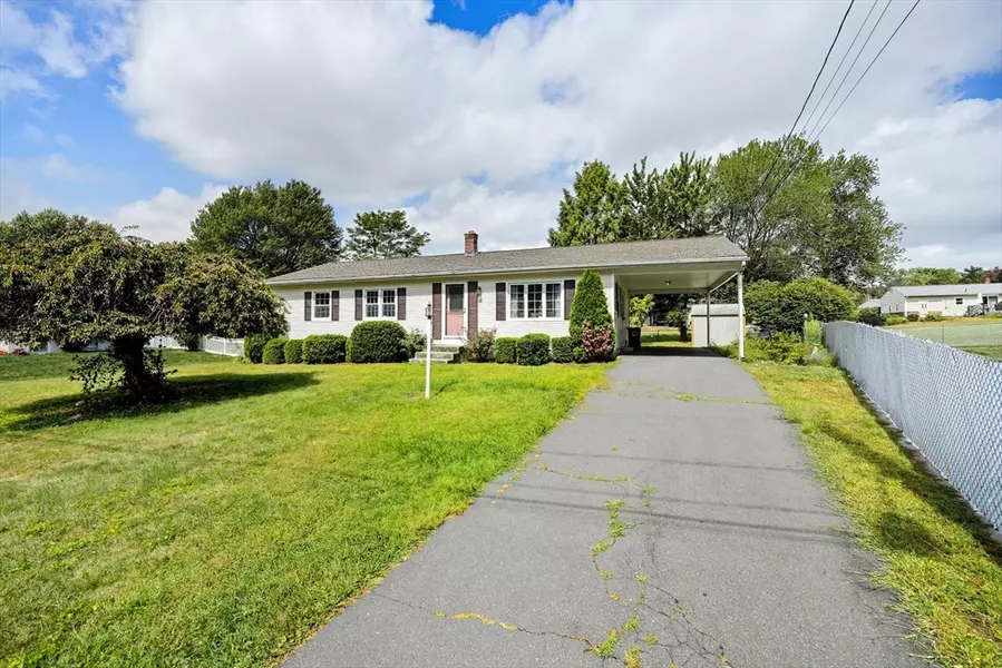 89 Meadowbrook Rd, Holyoke, MA 01040