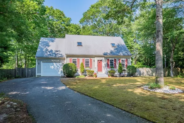 Mashpee, MA 02649,192 Simons Narrows Rd