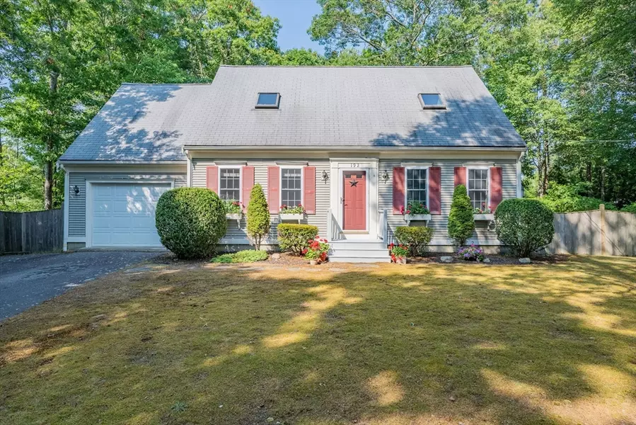 192 Simons Narrows Rd, Mashpee, MA 02649