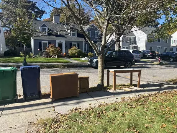 40 Fairway Dr, Newton, MA 02465