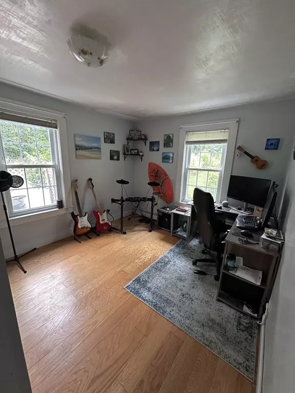 Oakham, MA 01068,1632 N Brookfield Rd