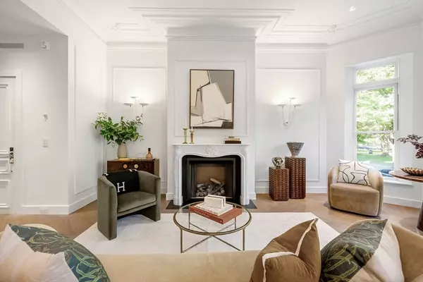 Boston, MA 02116,260-262 Commonwealth Avenue #1A