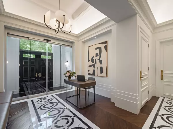 Boston, MA 02116,260-262 Commonwealth Avenue #1B