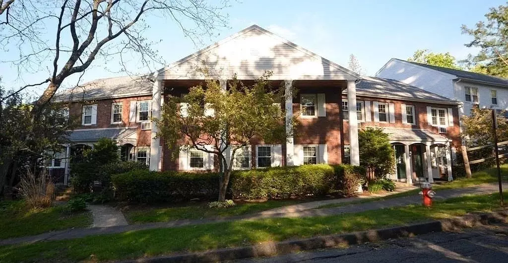 Northampton, MA 01060,157 Round Hill Rd #157