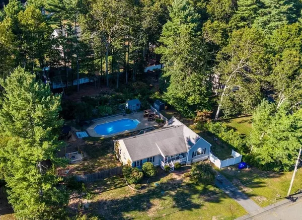 Taunton, MA 02780,25 Wintergreen Ln