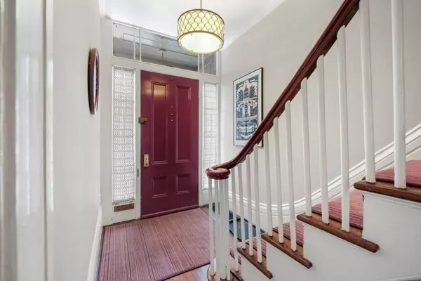 Boston, MA 02108,52 River St