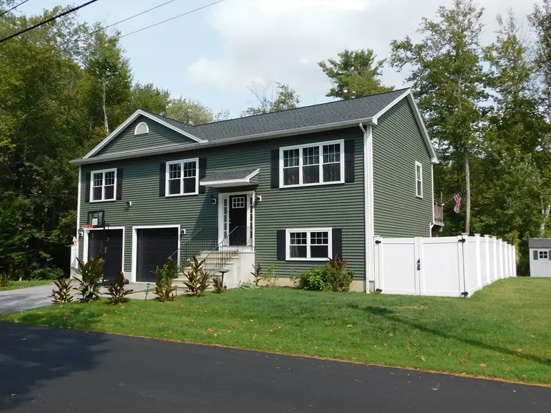 16 Wakefield Ave, Webster, MA 01570