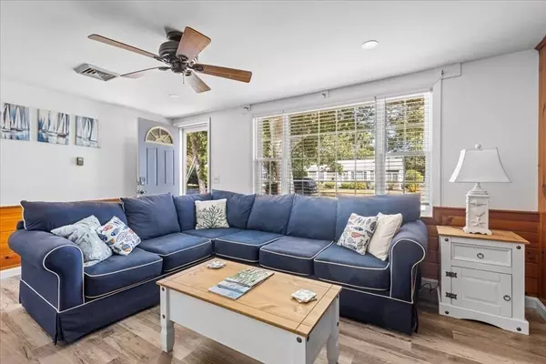 Yarmouth, MA 02664,23 Holly Ln