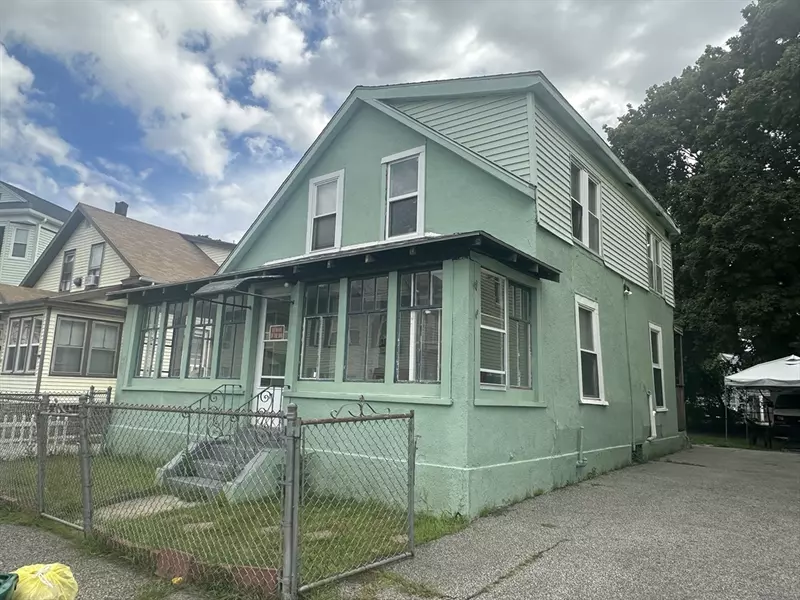 11 Camp St, Worcester, MA 01603