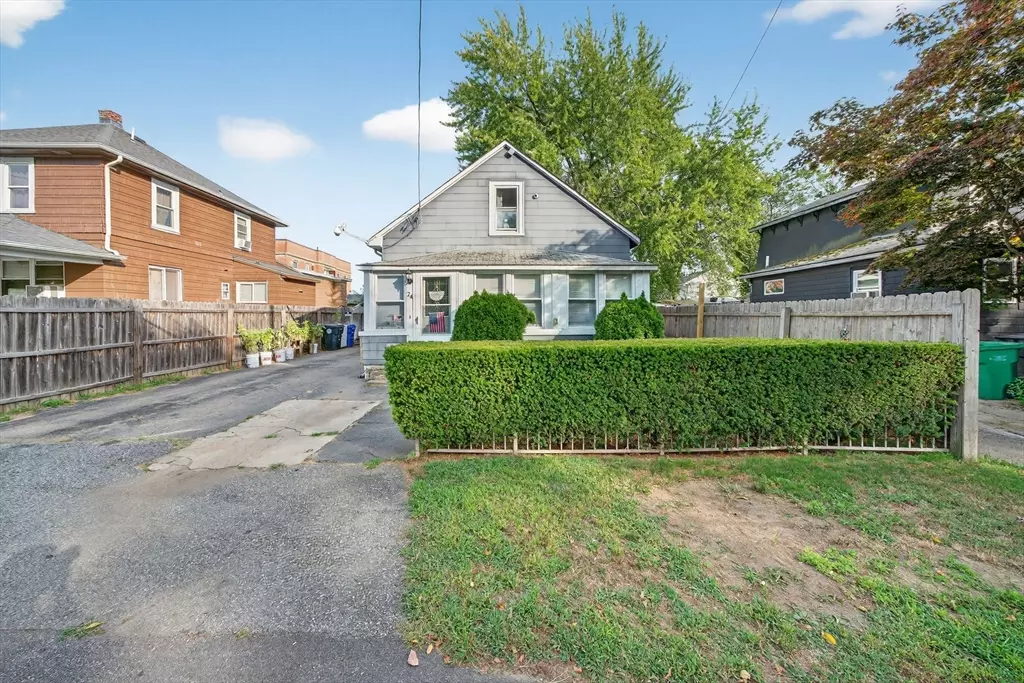 Warwick, RI 02889,24 Maplewood Ave