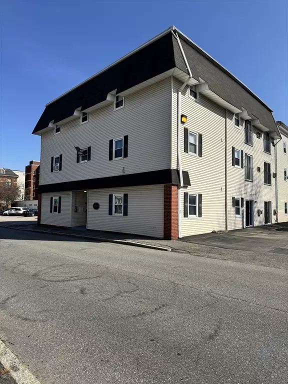 North Attleboro, MA 02760,16 Richards Ave #106