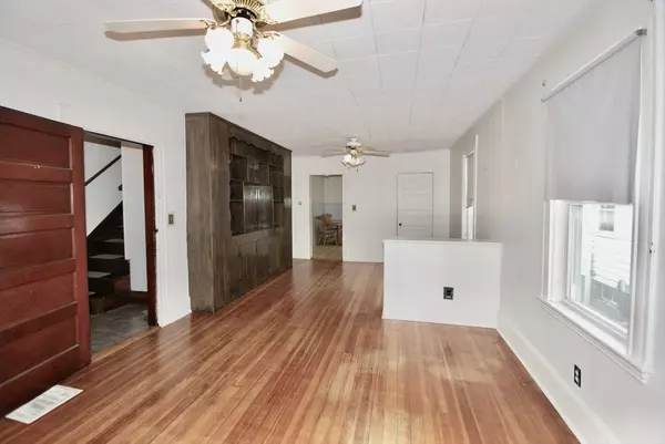 Dedham, MA 02026,79 Sprague St