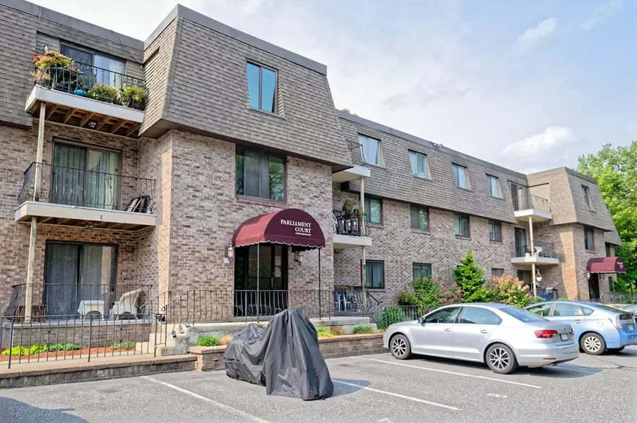 59 School St #B12, Northborough, MA 01532