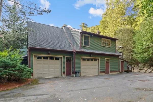 Acushnet, MA 02743,15 Austin Ln