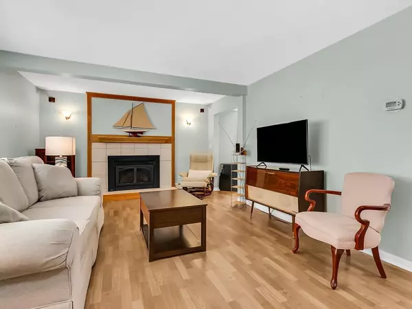 Saugus, MA 01906,17 Elaine Avenue