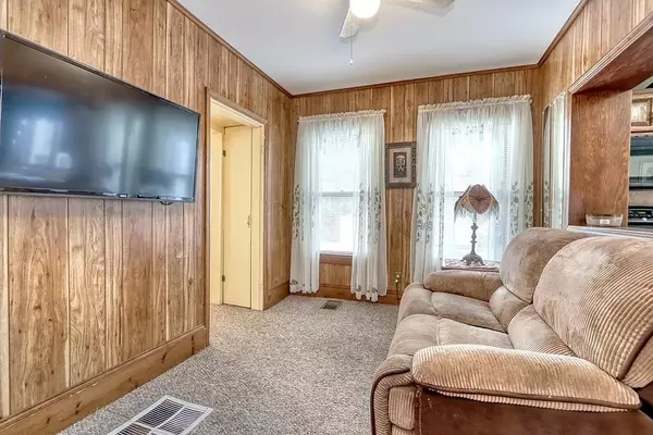 Saugus, MA 01906,491 Central Street #1