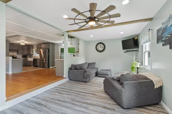 West Brookfield, MA 01585,7 Church St Ext