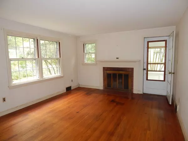 Amherst, MA 01002,24 Moorland St