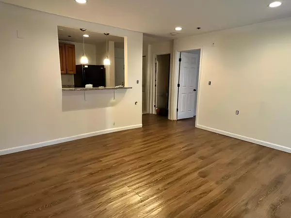Wellesley, MA 02481,324 Washington #301