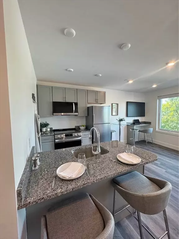 Lynn, MA 01901,585 Essex St #607
