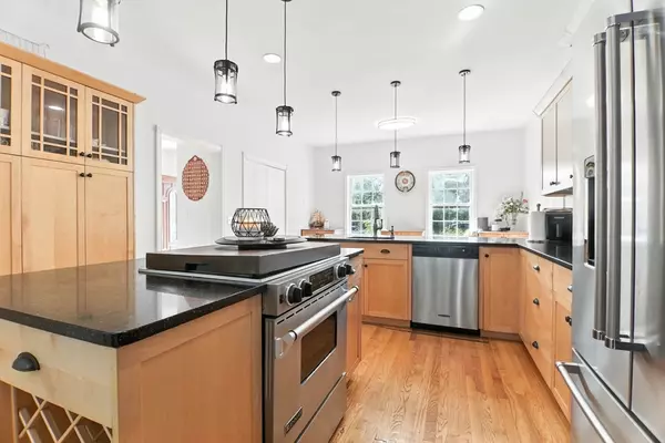 Westfield, MA 01085,20 Raymond Cir