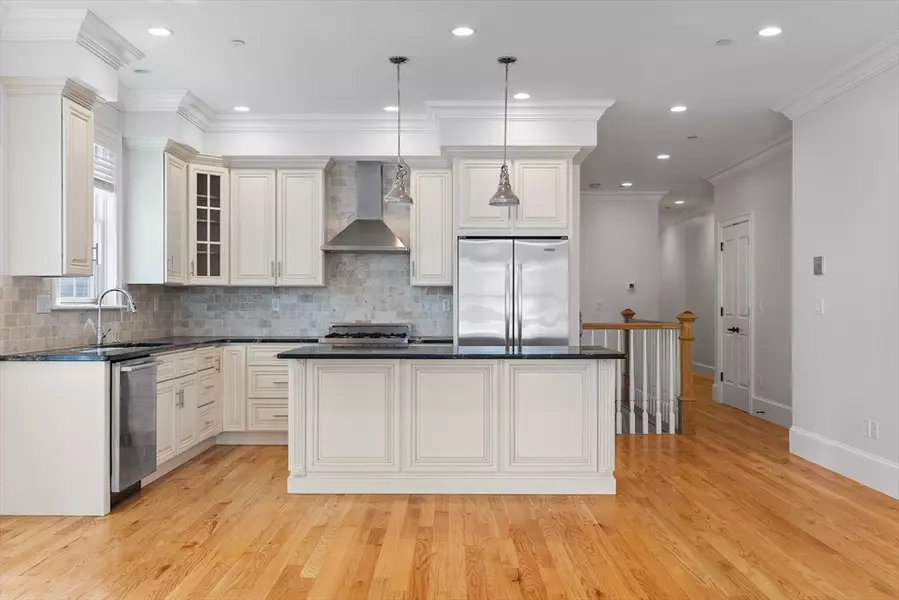 615 E 6th St #1, Boston, MA 02127