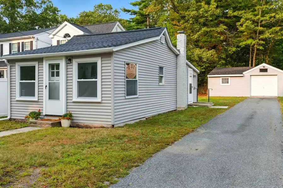39 3rd Ave, Bellingham, MA 02019