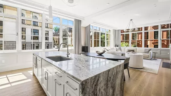 Boston, MA 02114,32 Derne St #3A