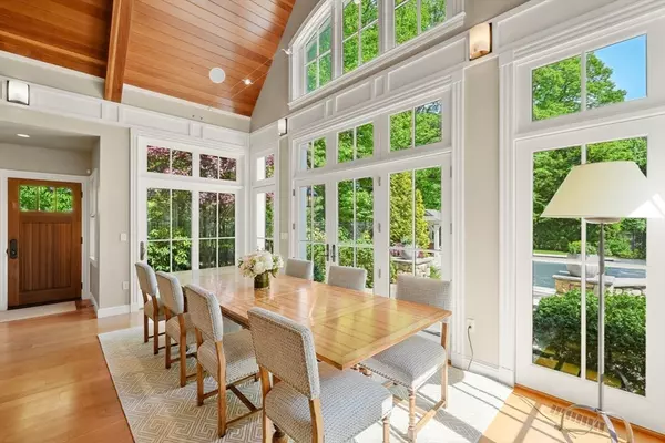 Wellesley, MA 02481,70 Old Farm Rd