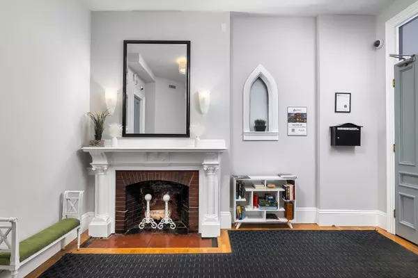 Boston, MA 02116,245 Newbury Street