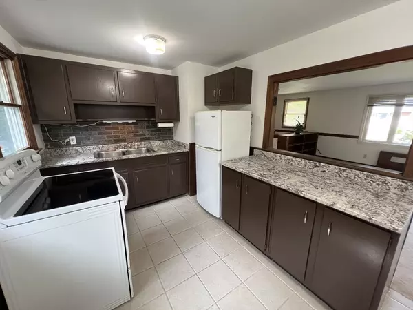 Bedford, MA 01730,12 Saran Ave #12