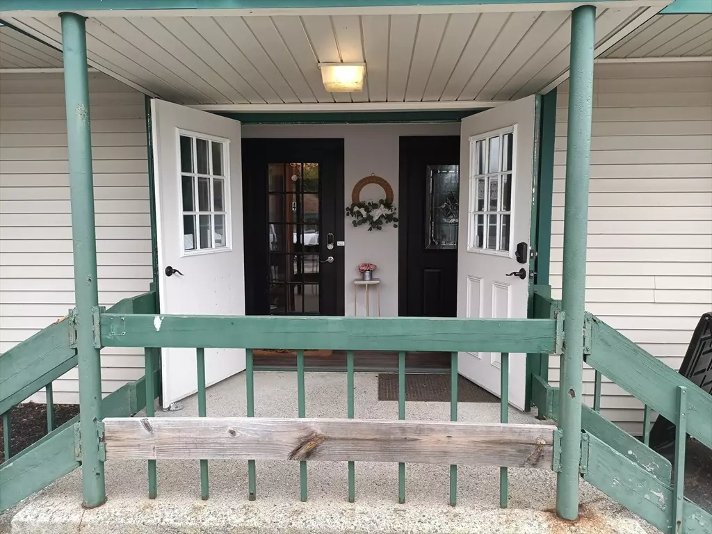 Sturbridge, MA 01566,71 Main Street #4