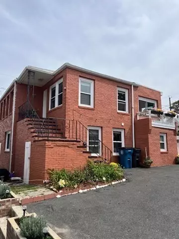 Nahant, MA 01980,54 Lennox Road #2