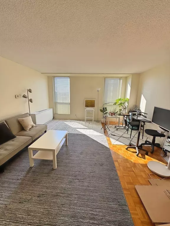 Brookline, MA 02445,33 Pond Ave #1010