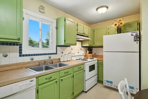 Chicopee, MA 01020,52 Emmett St