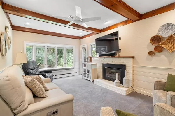 Dover, MA 02030,2 Knollwood Drive