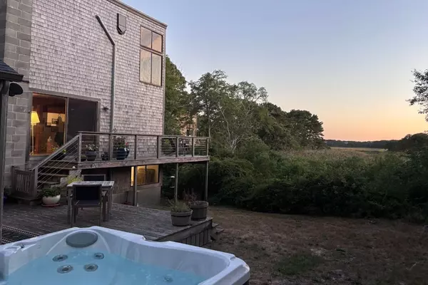 Wellfleet, MA 02667,20 Lils Way